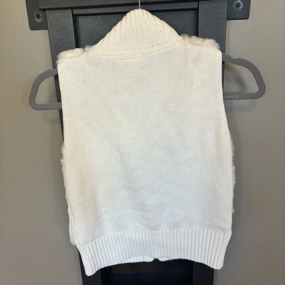 Gap Kids White Faux Fur Vest - size L - Picture 6 of 7